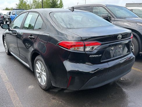 Used 2025 Toyota Corolla LE w/ LE Premium Package FWD image 9