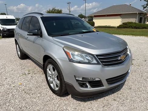 Used 2017 Chevrolet Traverse LT w/ Style and Technology Package FWD image 8