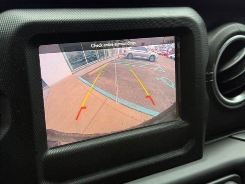 Used 2018 Jeep Wrangler Unlimited Sahara w/ LED Lighting Group image 26