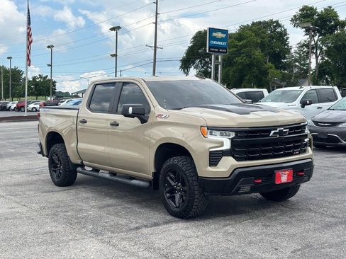 Used 2022 Chevrolet Silverado 1500 LT Trail Boss w/ LT Trail Boss Premium Package AWD/4WD image 3