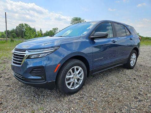 Used 2024 Chevrolet Equinox LS w/ LS Convenience Package AWD/4WD image 3