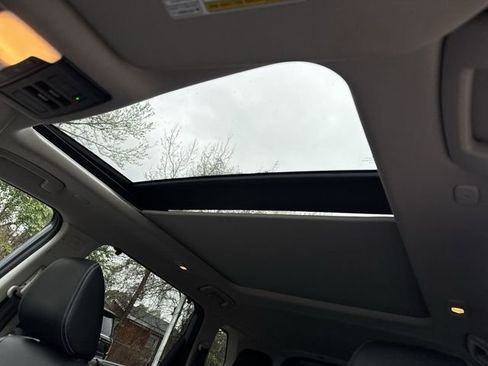 Used 2023 Nissan Rogue SL w/ SL Premium Package image 30