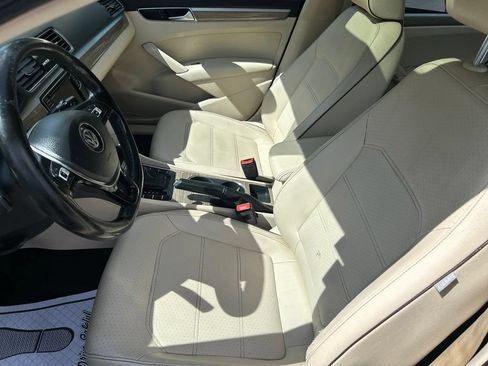 Used 2018 Volkswagen Passat 2.0T SE FWD image 12
