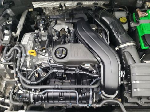 Used 2024 Volkswagen Taos SE image 30