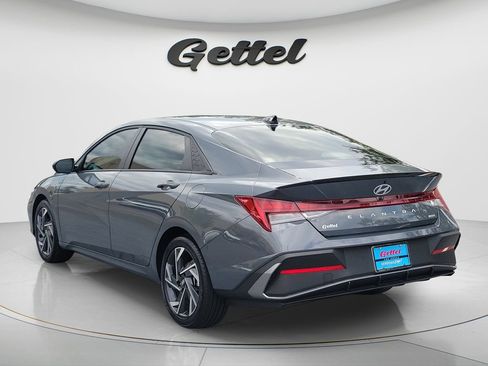 Used 2025 Hyundai Elantra SEL FWD image 7