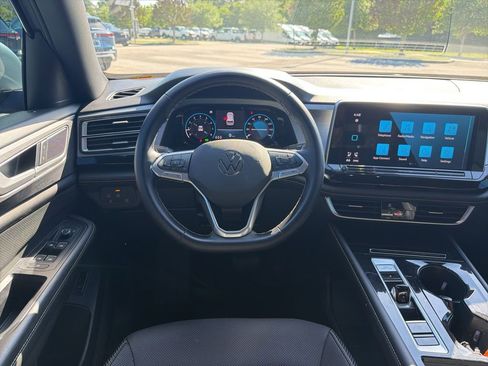 Used 2024 Volkswagen Atlas Cross Sport SE image 11