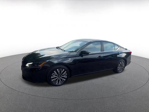 Used 2026 Nissan Altima 2.5 SV FWD image 8