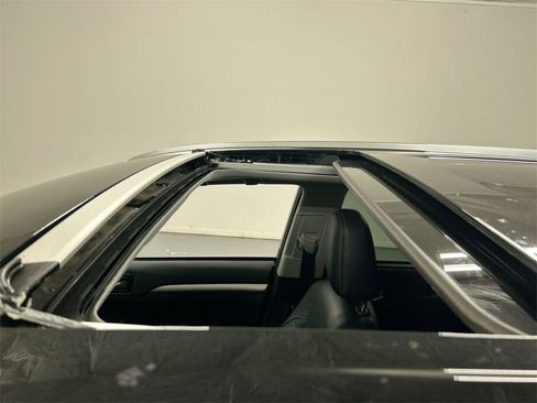 Used 2019 Toyota Highlander SE image 19