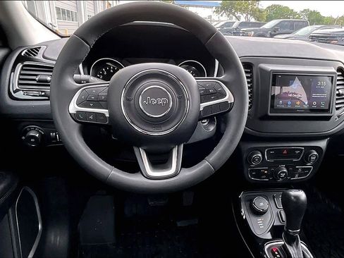 Used 2021 Jeep Compass Latitude image 6