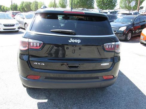 Used 2018 Jeep Compass Latitude AWD/4WD image 4
