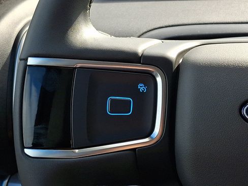 Certified 2025 Ford Expedition Active AWD/4WD image 19
