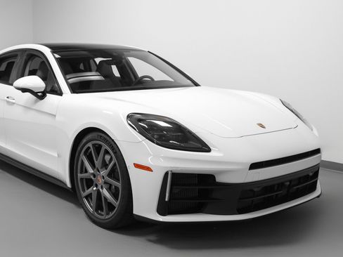 Certified 2025 Porsche Panamera 4 AWD/4WD image 9