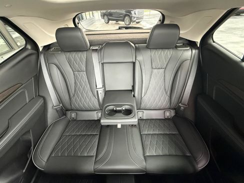 Used 2023 Buick Envision Avenir AWD/4WD image 42