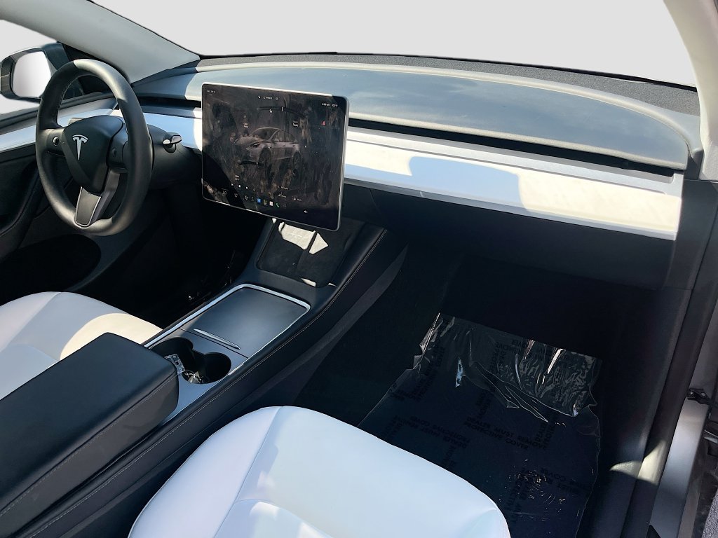Used 2025 Tesla Model Y Long Range AWD/4WD image 31