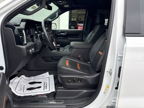 Used 2023 GMC Sierra 1500 AT4 w/ AT4 Preferred Package image 9