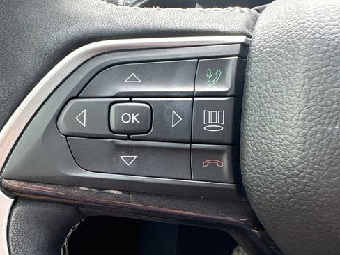 Used 2023 Jeep Grand Cherokee Laredo RWD image 19