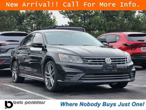 Used 2018 Volkswagen Passat 2.0T R-Line FWD image 1