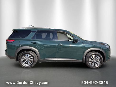 Used 2025 Nissan Pathfinder SL FWD image 7