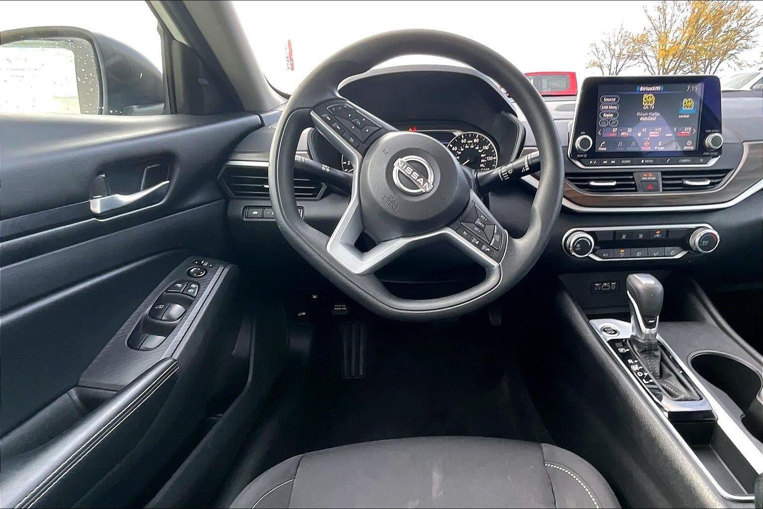 Used 2025 Nissan Altima 2.5 SV FWD image 5