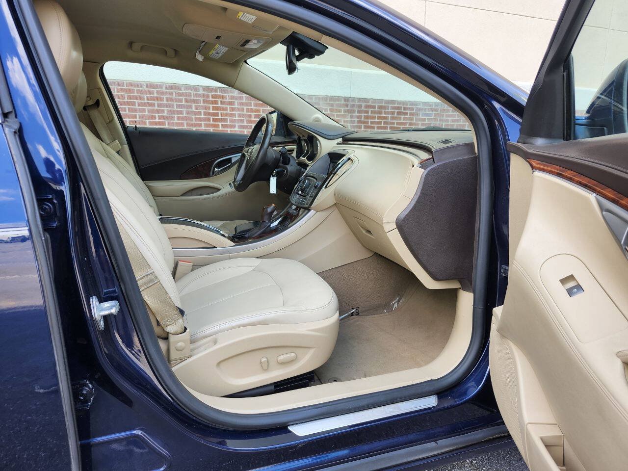 Used 2011 Buick LaCrosse CXL FWD image 8