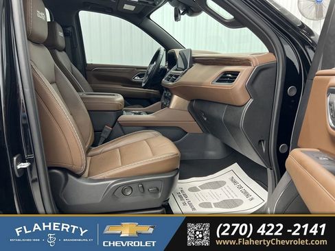 Used 2024 Chevrolet Suburban High Country image 15