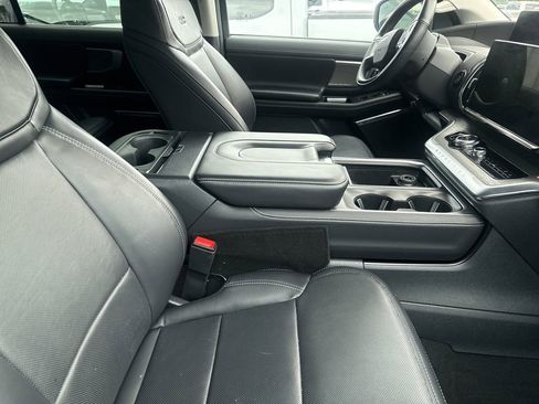 Used 2025 Ford Expedition Max Platinum AWD/4WD image 19