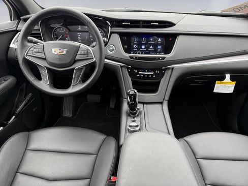 New 2025 Cadillac XT5 Luxury image 17