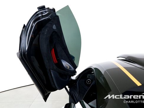 Used 2020 McLaren 620R RWD image 11