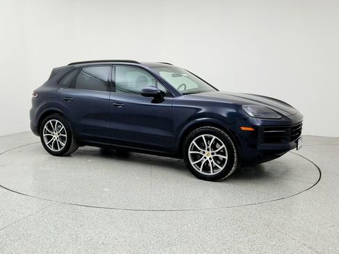 Used 2024 Porsche Cayenne image 3