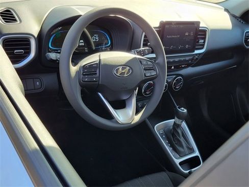 New 2026 Hyundai Venue SE image 3