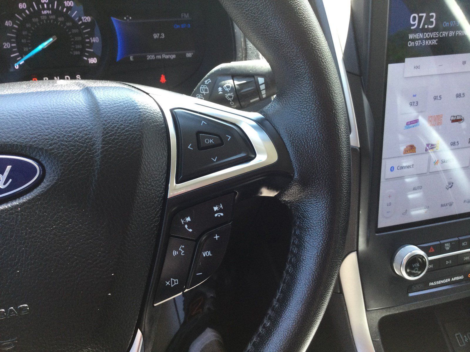 Used 2022 Ford Edge SEL AWD/4WD image 13