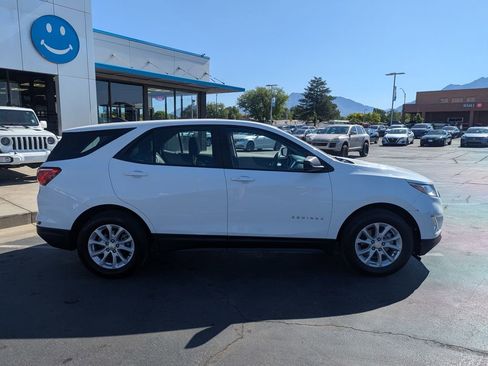 Used 2021 Chevrolet Equinox LS AWD/4WD image 2
