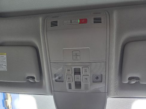 Used 2022 Volkswagen Taos SEL image 19