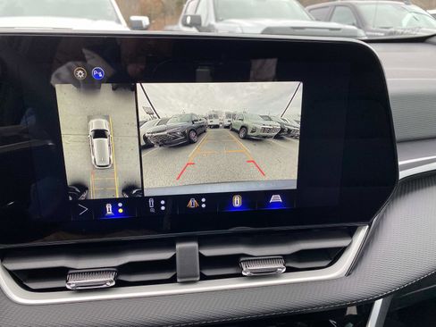 Used 2026 Chevrolet Equinox LT w/ Convenience Package II image 12