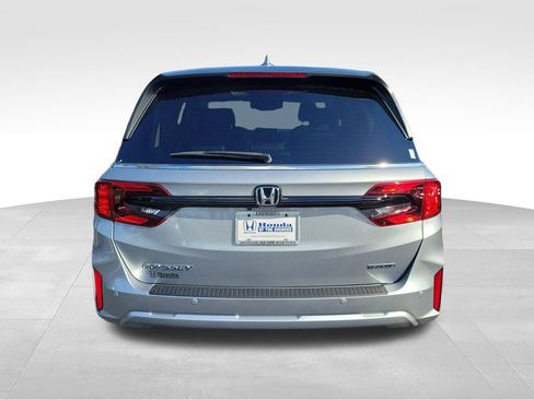 Certified 2026 Honda Odyssey Touring image 9
