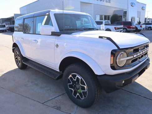 New 2025 Ford Bronco Outer Banks image 1