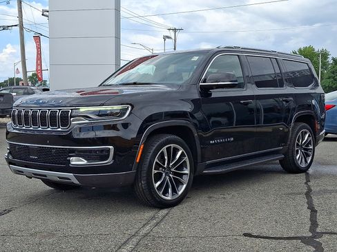 Used 2022 Jeep Wagoneer Series II w/ Premium Group I AWD/4WD image 3