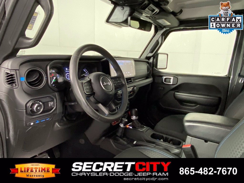 Used 2024 Jeep Wrangler Unlimited Rubicon 4xe w/ Technology Group AWD/4WD image 11