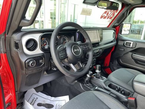 Used 2025 Jeep Wrangler Unlimited Sport AWD/4WD image 18