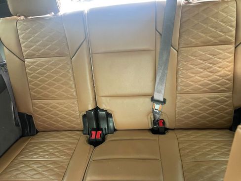 Used 2023 Cadillac Escalade Premium Luxury image 16