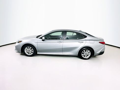 Used 2025 Toyota Camry LE image 4