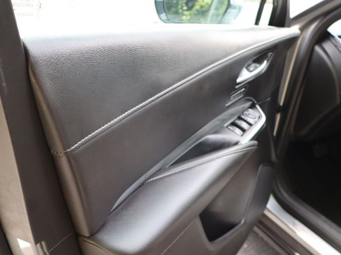 Used 2025 Cadillac XT4 Premium Luxury FWD image 21