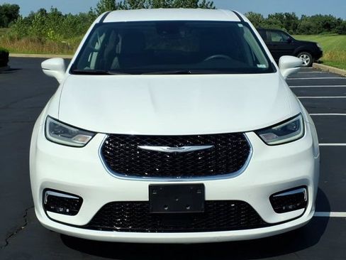 Used 2022 Chrysler Pacifica Touring-L FWD image 34