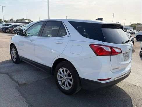Used 2019 Chevrolet Equinox LT w/ Driver Convenience Package FWD image 3