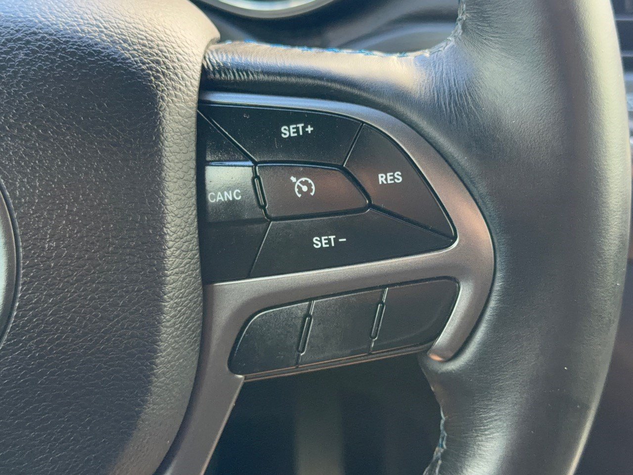 Used 2019 Jeep Grand Cherokee Laredo RWD image 19