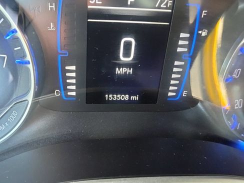 Used 2019 Chrysler Pacifica Touring-L FWD image 9