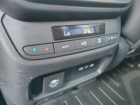 Used 2025 Honda Pilot TrailSport image 13
