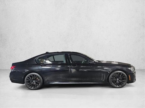 Used 2022 BMW 740i w/ M Sport Package image 4