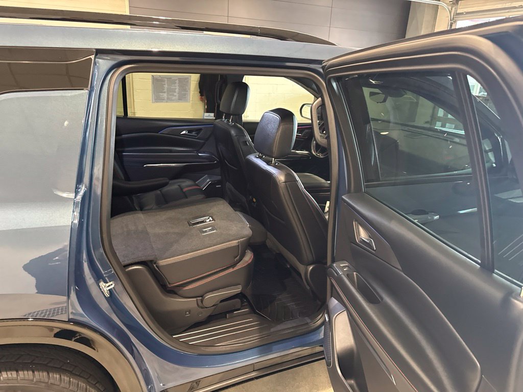 Used 2026 Chevrolet Traverse RS AWD/4WD image 17