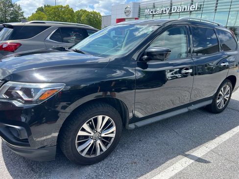 Used 2020 Nissan Pathfinder SL AWD/4WD image 3